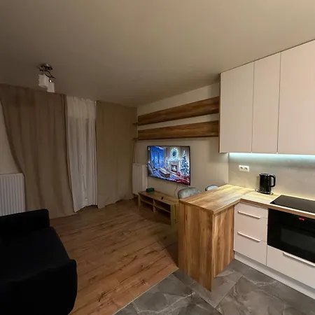 New Cozy In A Gated Complex In Wola